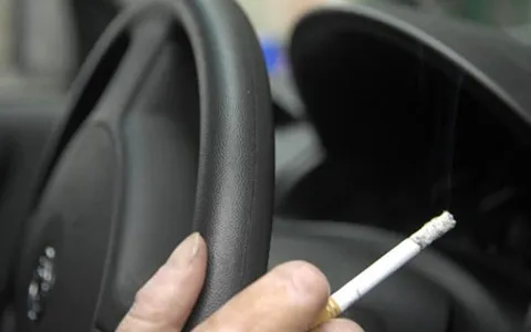 Αντικαπνιστικός νόμος: Βαριά πρόστιμα σε οδηγούς ταξί, Μ.Μ.Μ. και Ι.Χ. - Δείτε αναλυτικά