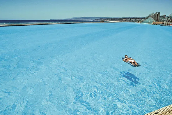 Ποια είναι η μεγαλύτερη πισίνα του κόσμου;