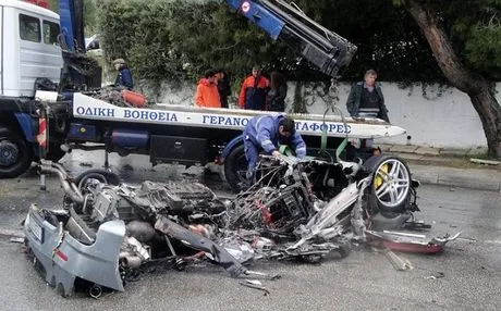 Το σχόλιο της Daily Mail για τροχαίο ατύχημα με Ferrari στην Αθήνα! 