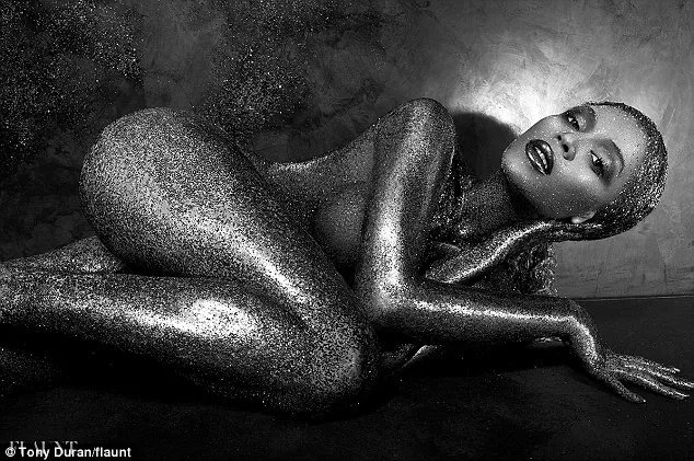 Beyonce | Ποζάρει επικαλυμμένη με χρυσόσκονη! [photos] 