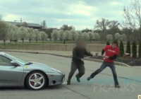 Αν έχεις Ferrari μην την παρκάρεις παράνομα! 