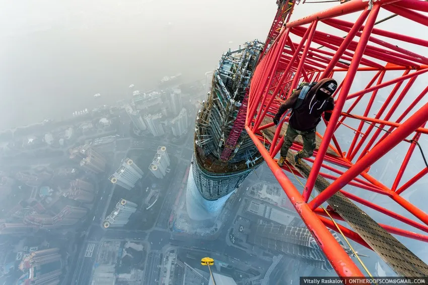 Εικόνες από τον πύργο της Σαγκάης που κόβουν την ανάσα 