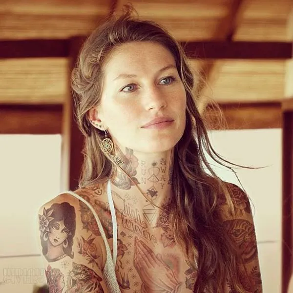 Καλλιτέχνης βάζει τατουάζ σε διάσημους μέσω photoshop