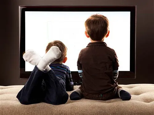 Τα παιδιά προτιμούν ακόμα... τηλεόραση!