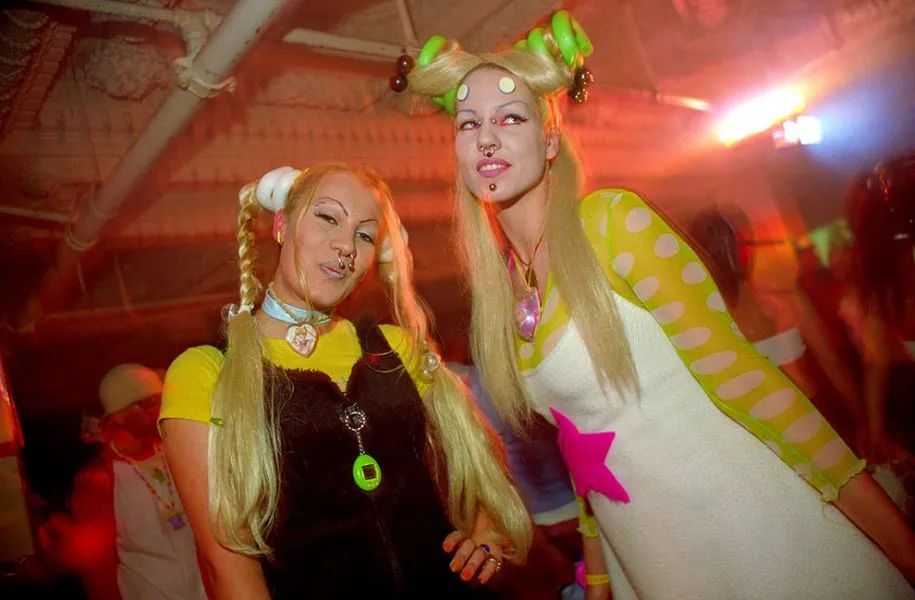 90's Rave parties: Φωτογραφίες που μας γυρίζουν πίσω στο χρόνο