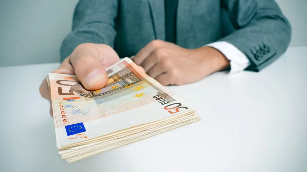 ΟΑΕΔ: Μάθε αν είσαι δικαιούχος του επιδόματος των 1.150 ευρώ