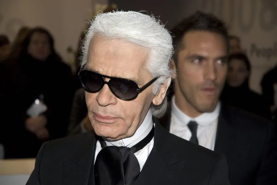 Το Παρίσι τίμησε τον Karl Lagerfeld με την υψηλότερη διάκριση!