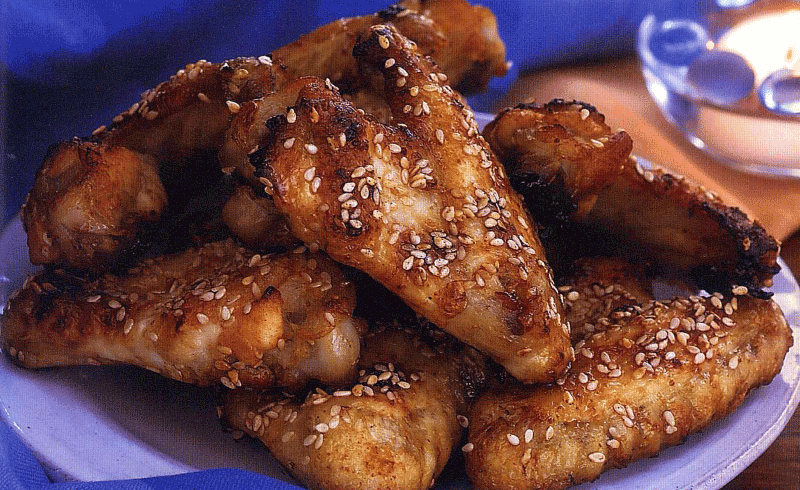 Εύκολη συνταγή: Φτερούγες κοτόπουλου με σουσάμι και μέλι!