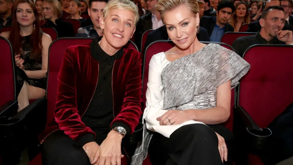 Η Ellen DeGeneres ευχήθηκε στη σύζυγό της με ένα τρυφερό φιλί στο στόμα! (photo)