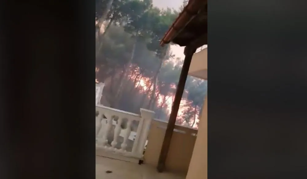 Κάτοικος καταγράφει τη φωτιά που περικυκλώνει το σπίτι του (video)