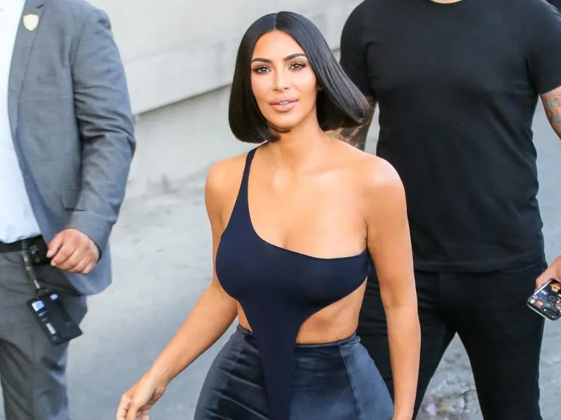 Η Kim Kardashian αποφάσισε να κάνει τα λεφτά... outfit!