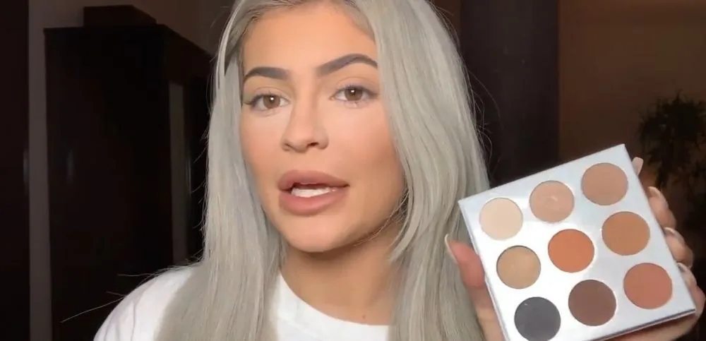Περίμενες make-up tutorial από την Kylie Jenner; Δικό σου!