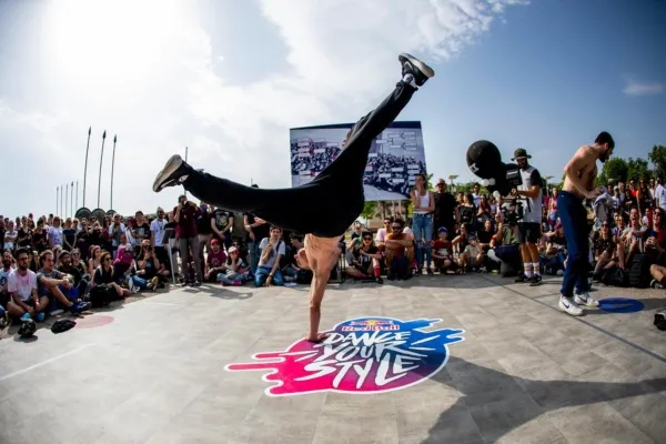 Ένας ξεχωριστός 1vs1 διαγωνισμός street dance έρχεται στις πίστες όλου του κόσμου