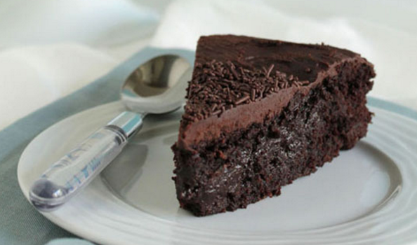 Εύκολες συνταγές: Εξαιρετικό και νηστίσιμο υγρό κέικ σοκολάτας!