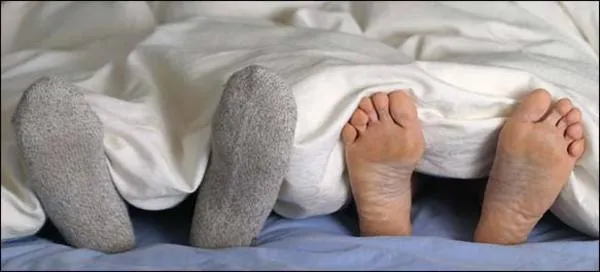 Ορίστε τι δηλώνει για σένα το αν φοράς ή όχι κάλτσες στον ύπνο σου!