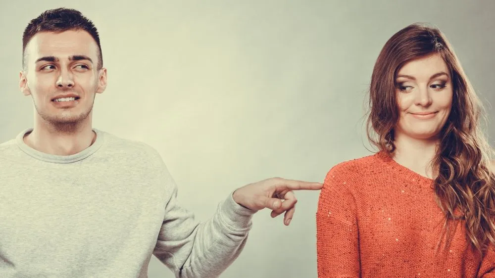 13 λάθη που δεν πρέπει με ΤΙΠΟΤΑ να κάνεις σε μία σχέση!