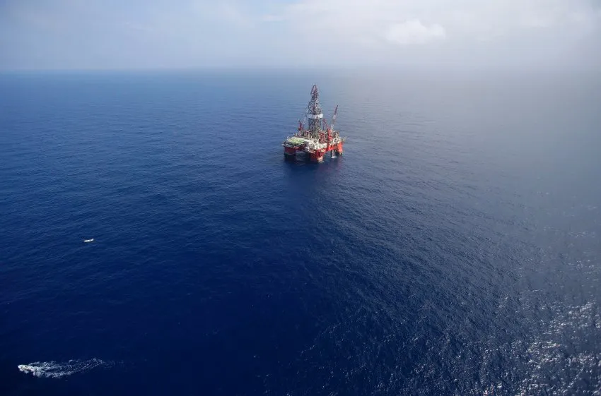 Χιλιάδες λίτρα πετρελαίου διέρρευσαν στον βόρειο Ατλαντικό