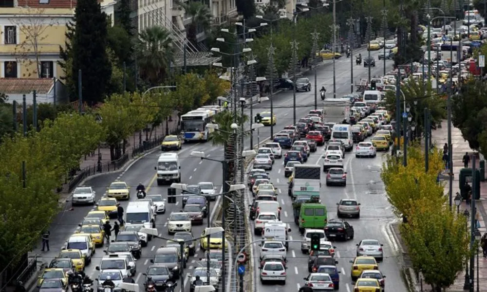 Αθήνα: Κυκλοφοριακές ρυθμίσεις στο κέντρο - Φοιτητική πορεία στα Προπύλαια