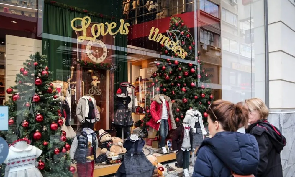 Εορταστικό ωράριο Χριστουγέννων 2019: Ποιες Κυριακές θα είναι ανοιχτά καταστήματα & σούπερ μάρκετ