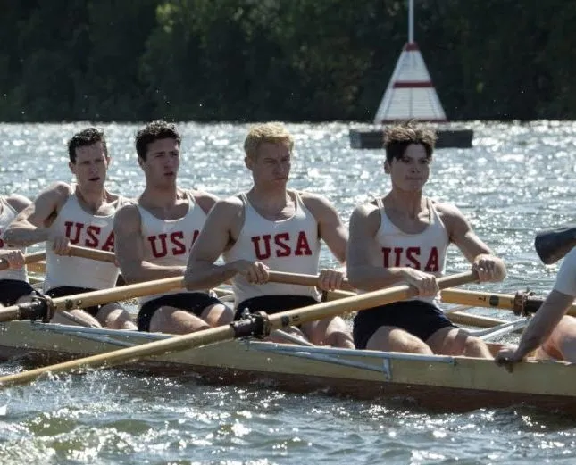The Boys in the Boat: Πρώτο τρέιλερ της νέας ταινίας σε σκηνοθεσία Τζορτζ Κλούνεϊ